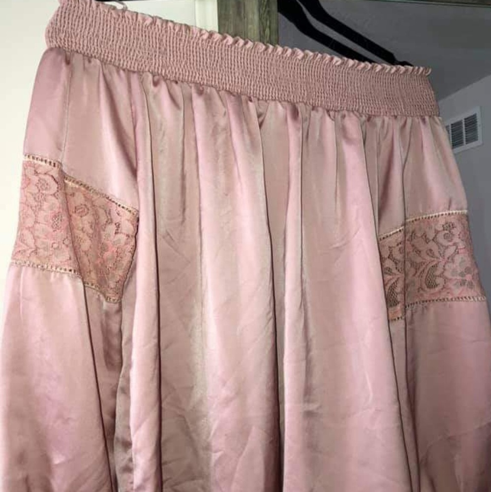 Off the shoulder top, never worn. Size medium.